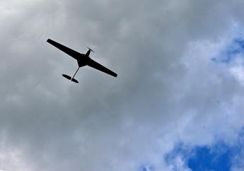 Ucraina, Kiev: “Abbattuto elicottero Russia con drone navale, attacco storico” – Video