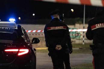 Rimini, accoltella in strada quattro persone: ucciso da carabiniere