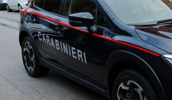 “Ti taglio la testa”, picchia la compagna a Natale e viene arrestato