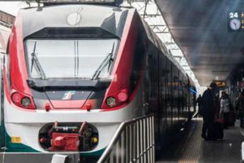 Caos treni, da Fs esposto per “troppi incidenti sospetti”. Lega: “Da sinistra sciacallaggio”