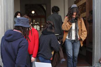 Firenze, svastiche e croci celtiche dentro il liceo Michelangiolo