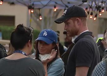 Harry e Meghan ‘turisti del disastro’, la polemica dopo gli incendi a Los Angeles