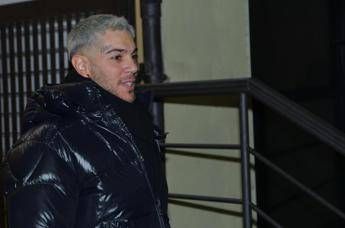 Sanremo 2025, Emis Killa indagato: “Mi ritiro dal Festival”