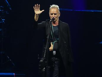 Sting, stop a concerti a causa di una malattia: l’artista tranquillizza fan