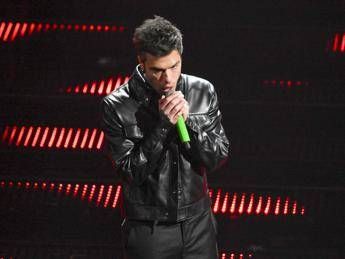 Fedez, la richiesta a Corona prima di Sanremo: “Ferma il video, sei un infame”