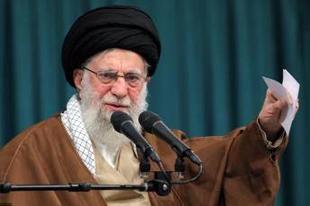 Iran, Khamenei avverte gli Usa: “Se attaccano risponderemo senza esitazione”