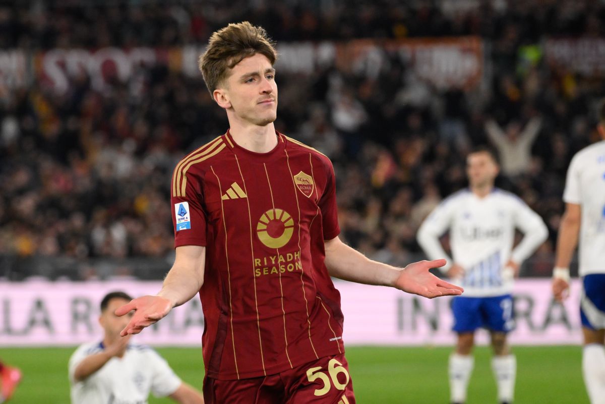 La Roma piega il Como 2-1 con Saelemaekers e Dovbyk