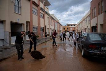 Ciclone in Spagna, oltre 350 case evacuate a Malaga per le inondazioni – Video