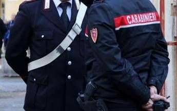 Non accettano l’orientamento sessuale della figlia e la sequestrano: arrestata coppia a Napoli