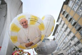 Papa, Vaticano: “Condizioni stazionarie, confermati i miglioramenti”