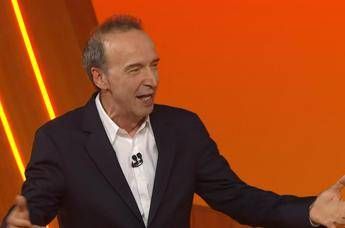 Roberto Benigni, il saluto per Papa Francesco: “Che guarisca presto, è meraviglioso”